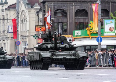 05.09.2012, Moscow, Rusya Federasyonu. Zafer'ın günü kutlama. Yangın önleyici donatım geçit Moskova Merkezi sokakta biri üzerinde.