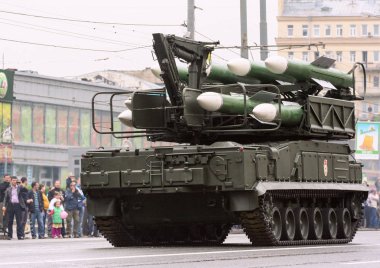 05.09.2012, Moscow, Rusya Federasyonu. Zafer'ın günü kutlama. Yangın önleyici donatım geçit Moskova Merkezi sokakta biri üzerinde.