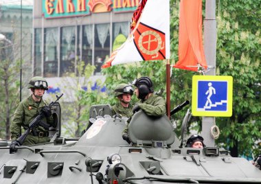 05.09.2012, Moscow, Rusya Federasyonu. Zafer'ın günü kutlama. Yangın önleyici donatım geçit Moskova Merkezi sokakta biri üzerinde.