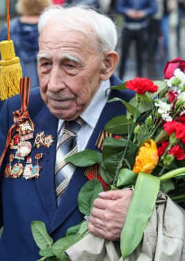 05.09.2012, Moscow, Rusya Federasyonu. İkinci Dünya Savaşı gazileri kapatın. Zafer Bayramı kutlamalarının Moskova. Rusya'nın en iyi tatil.