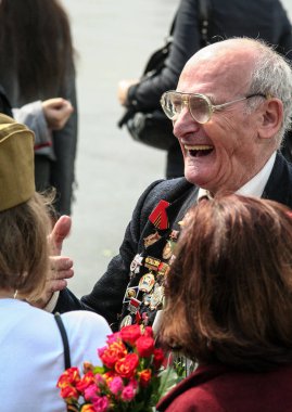 05.09.2012, Moscow, Rusya Federasyonu. Parkın orada akrabaları ile ikinci Dünya Savaşı gazileri. Rusya'nın büyük tatil.