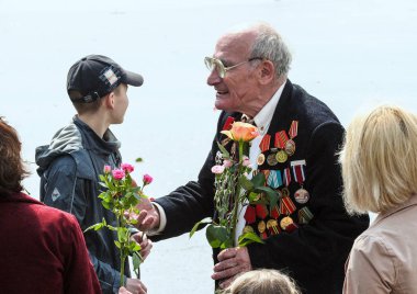 05.09.2012, Moscow, Rusya Federasyonu. Parkın orada akrabaları ile ikinci Dünya Savaşı gazileri. Rusya'nın büyük tatil.