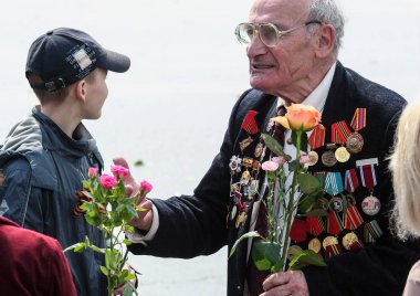 05.09.2012, Moscow, Rusya Federasyonu. Parkın orada akrabaları ile ikinci Dünya Savaşı gazileri. Rusya'nın büyük tatil.