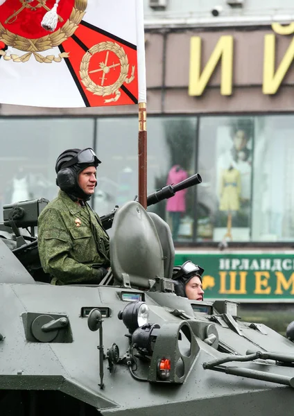 05.09.2012, Moscow, Rusya Federasyonu. Zafer'ın günü kutlama. Yangın önleyici donatım geçit Moskova Merkezi sokakta biri üzerinde.