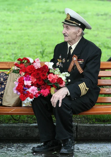 2012 モスクワ ロシア 第二次世界大戦の退役軍人をクローズ アップ モスクワでの戦勝記念日のお祝い ロシアの最高の休日 — ストック写真