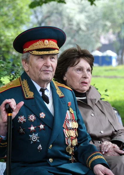 05.09.2012, Moscow, Rusya Federasyonu. Parkın orada akrabaları ile ikinci Dünya Savaşı gazileri. Rusya'nın büyük tatil.
