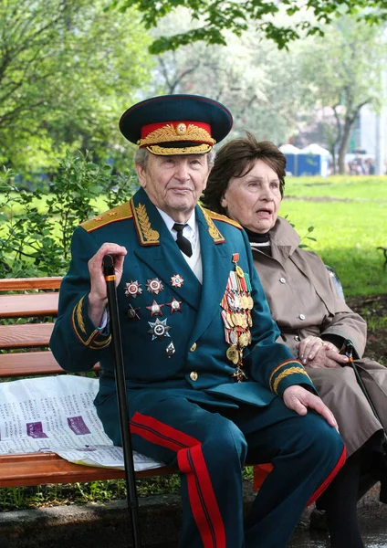 05.09.2012, Moscow, Rusya Federasyonu. Parkın orada akrabaları ile ikinci Dünya Savaşı gazileri. Rusya'nın büyük tatil.