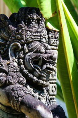Eski bir taş Ubud heykeller. Endonezya'nın görülecek. Dünyayı dolaşıyorsunuz. Antik mimari unsurları.