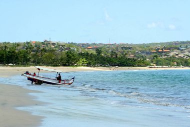 2009.10.10, Ubud, Bali. Yelkenli dalgalar ve arka plan ufukta. Endonezya'nın deniz manzarası.
