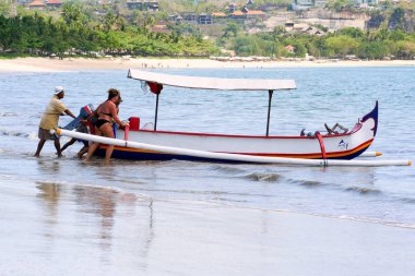 2009.10.10, Ubud, Bali. Yelkenli dalgalar ve arka plan ufukta. Endonezya'nın deniz manzarası.