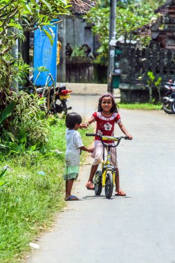 2009.10.08, Ubud, Bali. Endonezya çocukların farklı duygular. Bali seyahat.