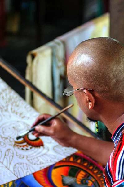 2009.10.10, Ubud, Bali. Ressam işyerinde. Endonezya sanatı.