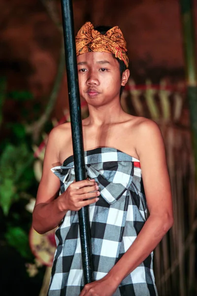 2009.10.05, Ubud, Bali. Endonezya insanlar dini töreni ulusal giysileri içinde. 