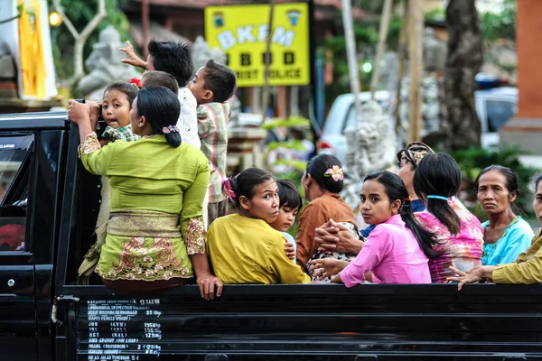2009 ウブド バリ島 インドネシアの人々 市場で バリ島を旅行します — ストック写真