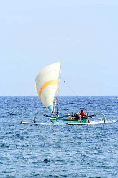 2009 Ubud Bali Balıkçı Teknesi Dalgalar Endonezya Nın Deniz Manzarası — Stok fotoğraf