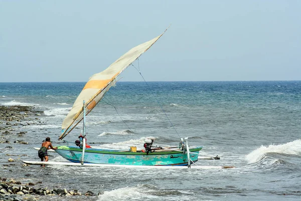 2009 Ubud Bali Balıkçı Teknesi Dalgalar Endonezya Nın Deniz Manzarası — Stok fotoğraf