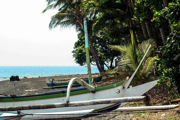 2009.10.11, Ubud, Bali. Tekneler sahilde Ubud. Endonezya'nın deniz manzarası.