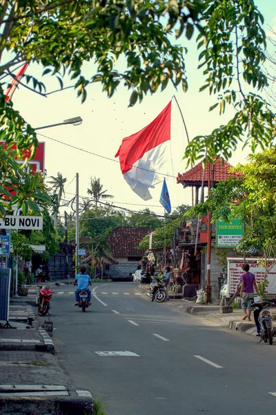 2010 Ubud Bali Menschen Auf Dem Motorrad Auf Der Straße — Stockfoto