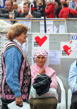 2011.09.09, Kiev, Ukrayna. Şehirdeki insanlar. Kiev protesto. Kiev Ulusal huzursuzluk. Ukrayna'nın politik yaşam.