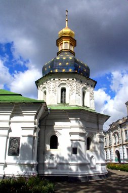 Ukrayna'nın dini mimari. Kiev altın kubbe ile kilise.