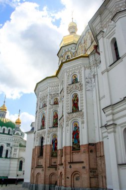 Ukrayna'nın dini mimari. Kiev altın kubbe ile kilise.
