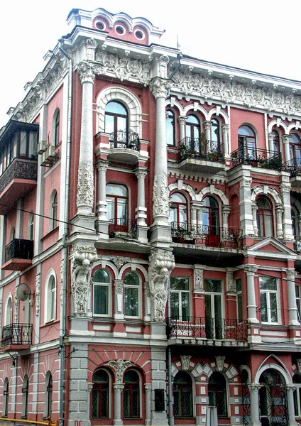 キエフにある古い建物のファサード 現代ウクライナの建築 — ストック写真