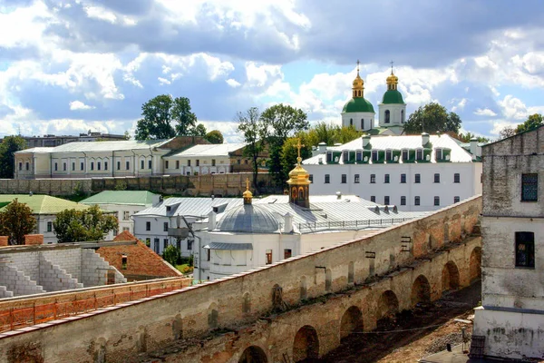 Arquitetura Religiosa Ucrânia Igreja Com Cúpulas Douradas Kiev — Fotografia de Stock