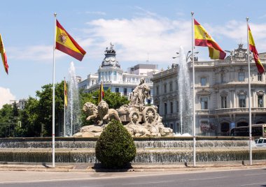 2017.05.31, Madrid, İspanya. İspanya mimarisi. Madrid mimarisi. Madrid Caddesi üzerinde taşıma.