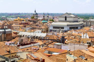 2017.05.31, Madrid, İspanya. İspanya mimarisi. Madrid mimarisi. Madrid Caddesi üzerinde taşıma.