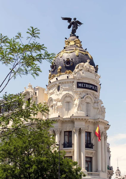 2017.05.31, Madrid, İspanya. İspanya mimarisi. Madrid mimarisi. Madrid Caddesi üzerinde taşıma.