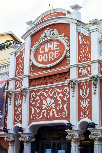 2017.05.31, Madrid, İspanya. İspanya mimarisi. Madrid mimarisi. İnsanlar Madrid sokak.