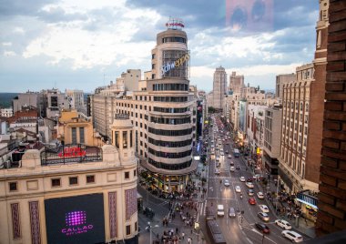 2017.05.31, Madrid, İspanya. İspanya mimarisi. Madrid mimarisi. İnsanlar Madrid sokak.