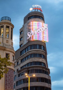 2017.05.31, Madrid, İspanya. İspanya mimarisi. Madrid mimarisi. İnsanlar Madrid sokak.