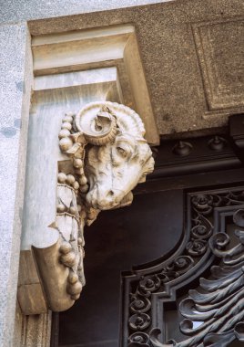 2017.05.31, Madrid, İspanya. İspanya mimarisi. Madrid mimarisi. İnsanlar Madrid sokak.