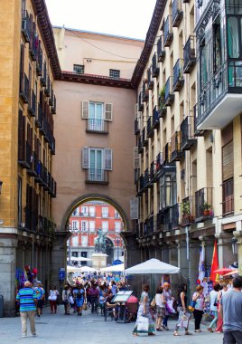 2017.05.31, Madrid, İspanya. İspanya mimarisi. Madrid mimarisi. İnsanlar Madrid sokak.
