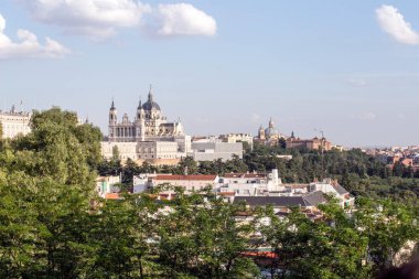 Madrid mimarisi. Madrid binanın dekoratif öğeler. İspanya manzaraları.
