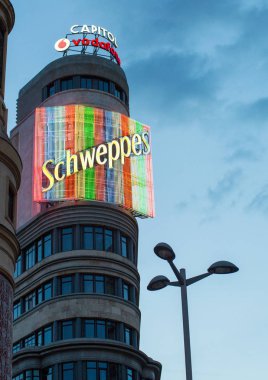 2017.05.31, Madrid, İspanya. Bir balkon cephe bina. İspanya binanın dış.