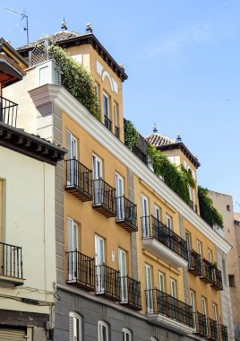 Madrid mimarisi. Madrid binanın dekoratif öğeler. İspanya manzaraları.