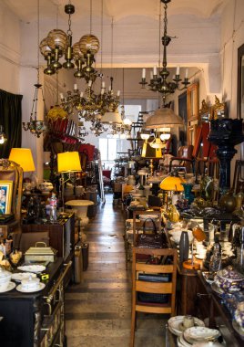 2017.05.31, Madrid, İspanya. Pazar antika ve retro şeylerden. Vintage Pazar.