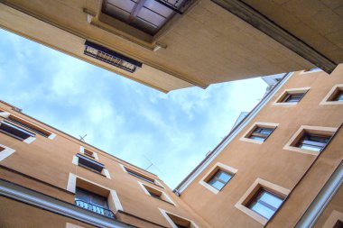 2017.06.07, Madrid, İspanya. Binaların geometrik çizgiler. İspanya modern mimarisi. Geometri şehir.