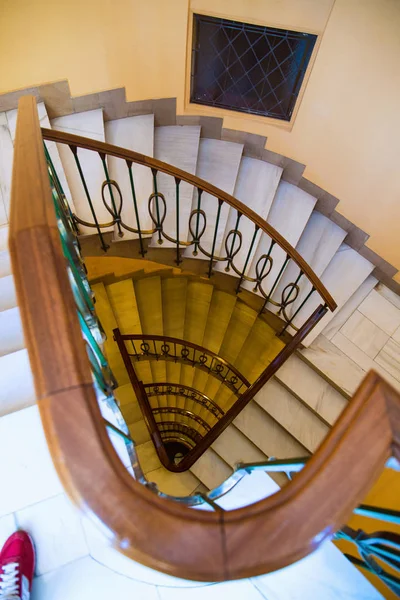 Escalera Vista Desde Abajo Interior Del Edificio Arquitectura España — Foto de Stock