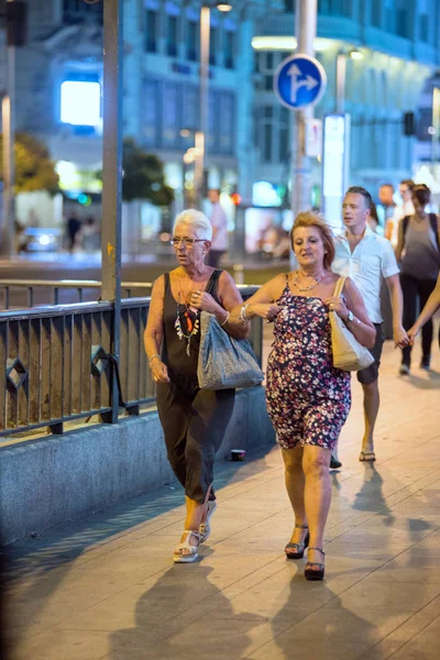 2017 Madrid Spanya Cadde Boyunca Yürüyüş Insanlar Erkek Kadın Spanya — Stok fotoğraf