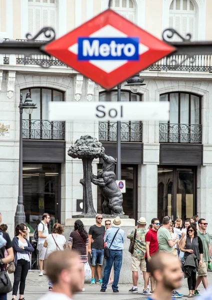 2017 Madrid Espanha Povo Perto Metro Povo Madrid Metro Madrid — Fotografia de Stock