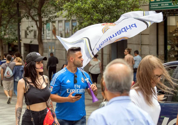 2017 Madrid Espanha Fãs Futebol Com Bandeira Rua — Fotografia de Stock