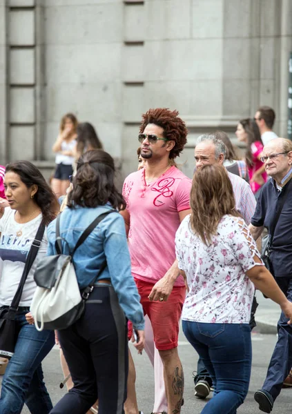 2017 Madrid Spanya Nsanlar Caddenin Karşısında Kadınlar Erkekler Spanya — Stok fotoğraf