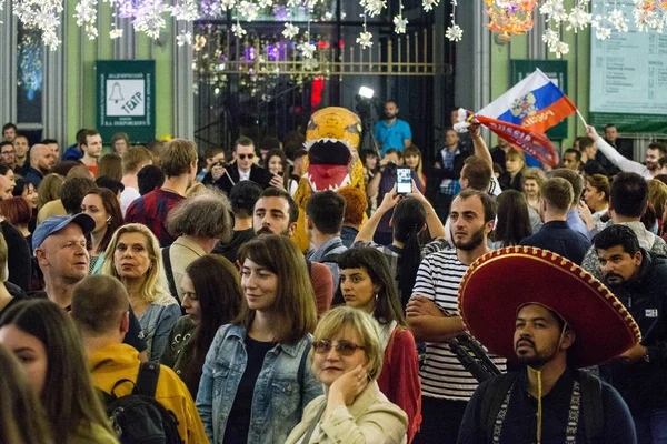 07.13.2018, Moscow, Rusya Federasyonu. Dünya Kupası 2018. Bu gece sokakta futbol taraftarları.