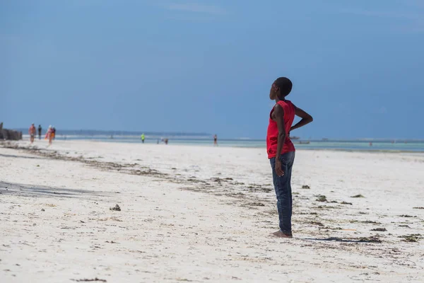 2018 Кивенгва Танзания Путешествуйте Танзании Attractive African Men Standing Beach — стоковое фото