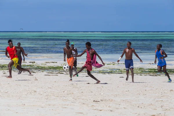 2018 Kiwengwa Tanzania Viaggia Tanzania Gruppo Uomini Africani Attraenti Che — Foto Stock