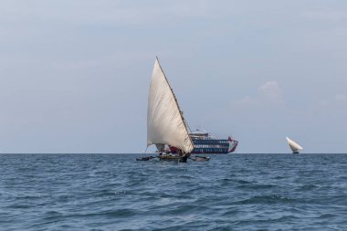 2018.02.24, Stone Town, Zanzibar, Tanzanya. Afrika çevresinde seyahat. Yelkenli gemi ufuk çizgisi arka plan üzerinde.