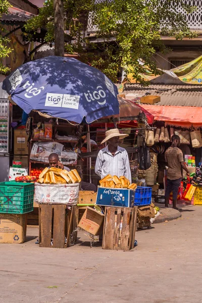 2018 Stone Town Zanzibar Tanzania Travel Africa Tourists Locals Narrow — Stock Photo, Image